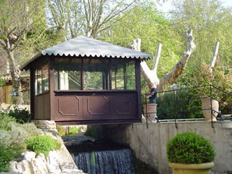 kiosque fer forg&eacute;